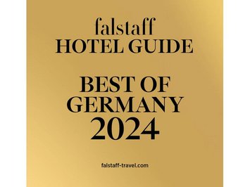 Falstaff - beste Hotels des Jahres falstaff Hotel Guide Auszeichnung Best of Germany 2024 in Schwarz auf Gold