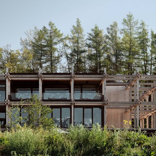 Hotel BERGEBLICK in Bavaria Modern wooden house with large windows and garden in front of forest
